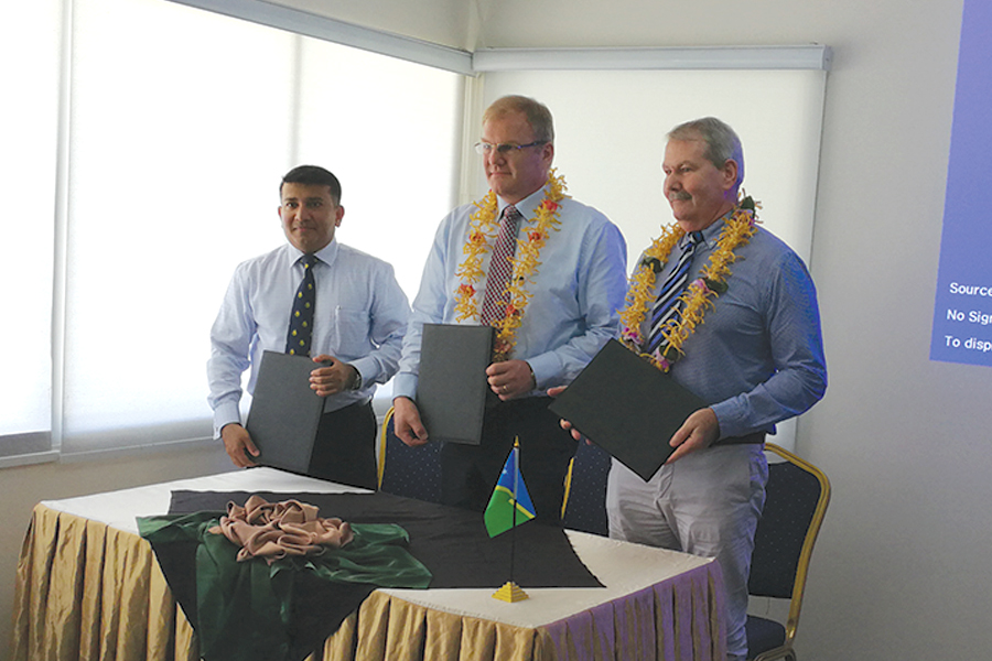 SIPA-CEO-Eranda-Kotelawala,-Captain-Thue-Barford-and-the-Tri-Marine-representative-showing-the-copies-of-the-MOU