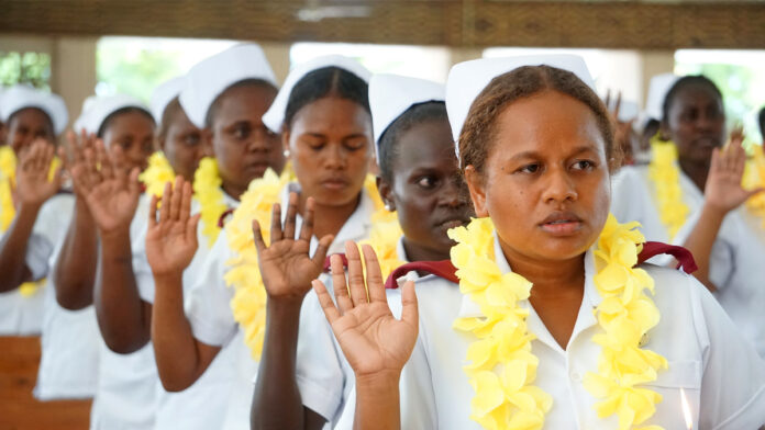 Registered nurse taking make their pledge