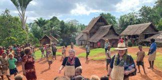 West Kwaio villagers host Aust & NZ top diplomats