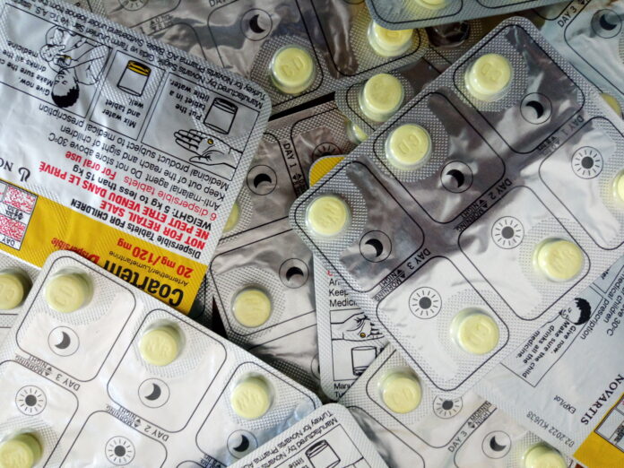 Médicament̠_coartem_contre_paludisme_(Malaria)_04