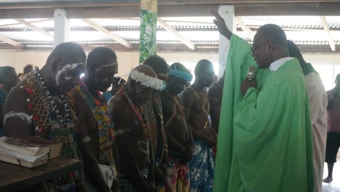 A Mass was held to confer blessings upon the newly appointed chiefs.