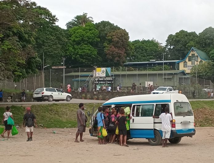 Commuters rushing into a bus servicing the Papaho route.