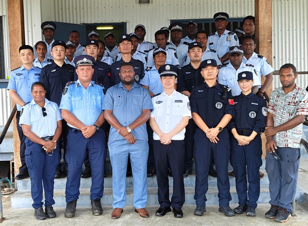 Central province Premier Kenneth Sagupari (center) with the two police teams at the opening ceremony in front of the Tulagi police station