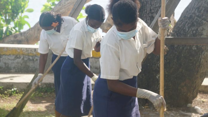Students of White RIver CHS at clean up day campaign at Rove Childrens Park. Photo Tony by Tony Iroga